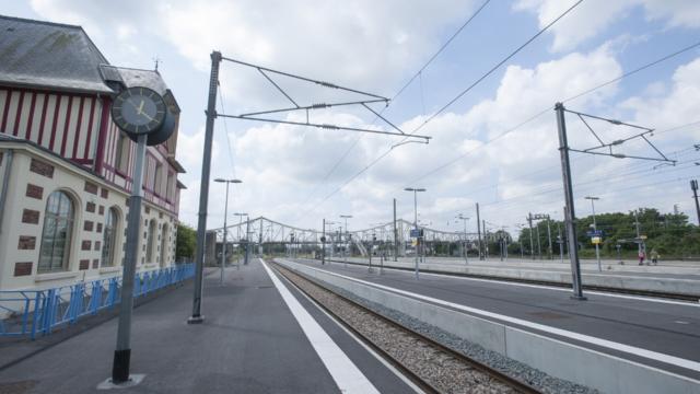 Tergnier La Gare Et La Médiathèque